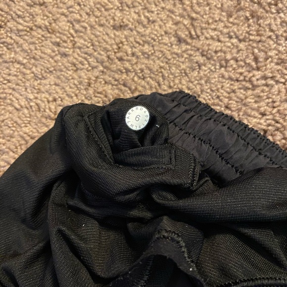 Lululemon hotty hot short 2.5 inch - Picture 4 of 4